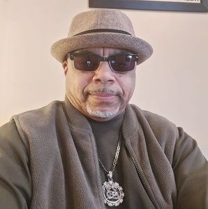 Meet your Posher, Louis